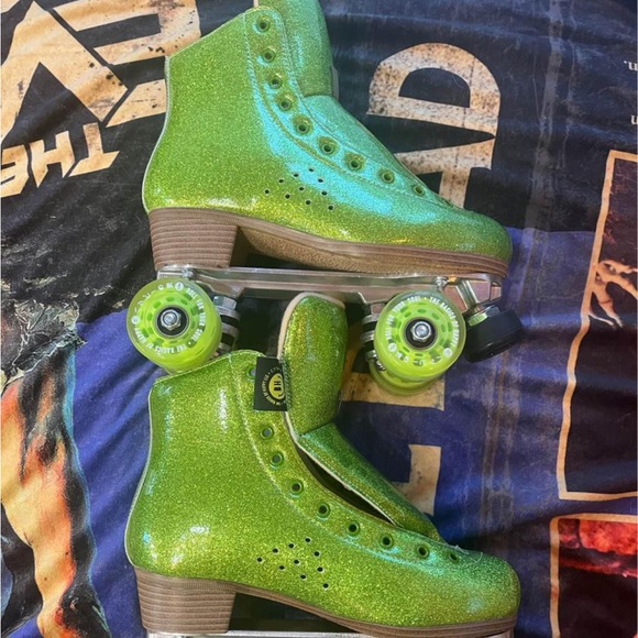 Basics of happy brand - green glitter roller skates womens 9-10 - Picture 2 of 4